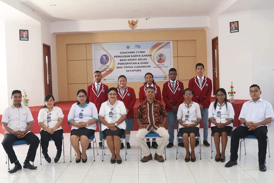 Siswa Kelas Program Percepatan SMA Gabungan Jayapura Ikuti Coaching Clinic Penulisan Karya Ilmiah